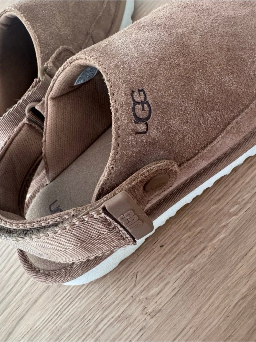 UGG Goldenstar clogs